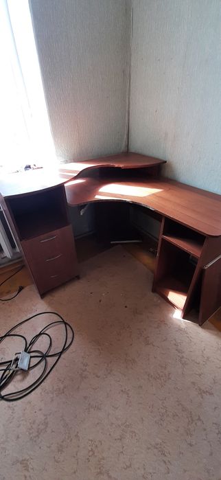 Продам стол компьютерный