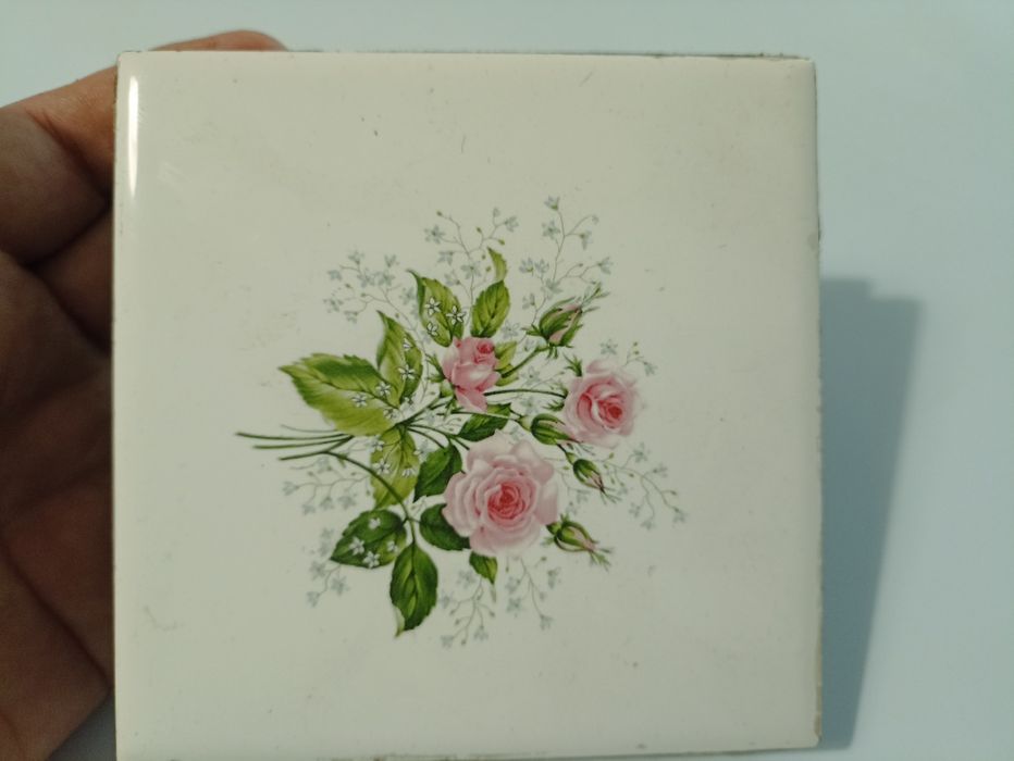 Artesanato feito com azulejos