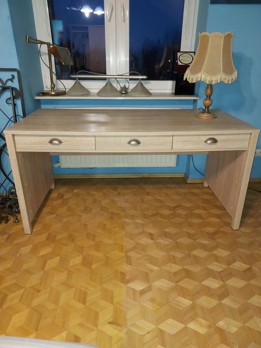 Biurko, 2 szafki iszafa.