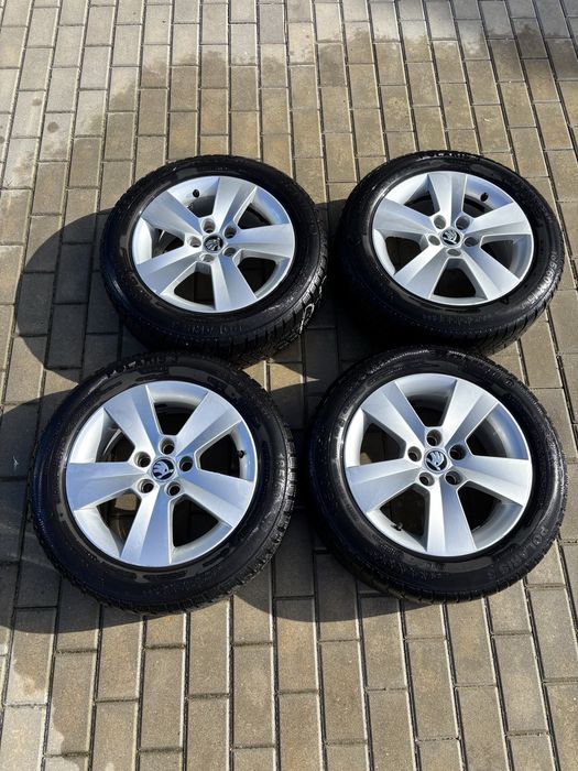 Felgi aluminiowe skoda z oponami zimowymi 185/60/15 Rapid