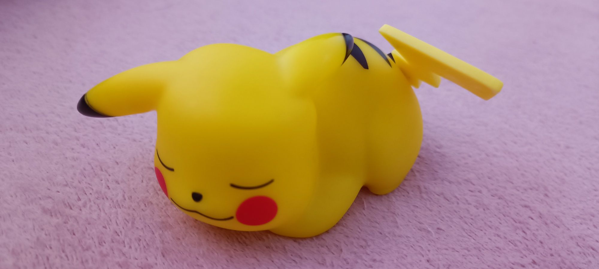 Luz de presença noturna pokemon picachu com pilhas