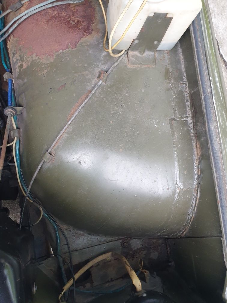 УАЗ 469 на полном ходу