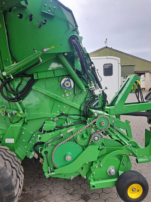 Prasa John Deere V451M