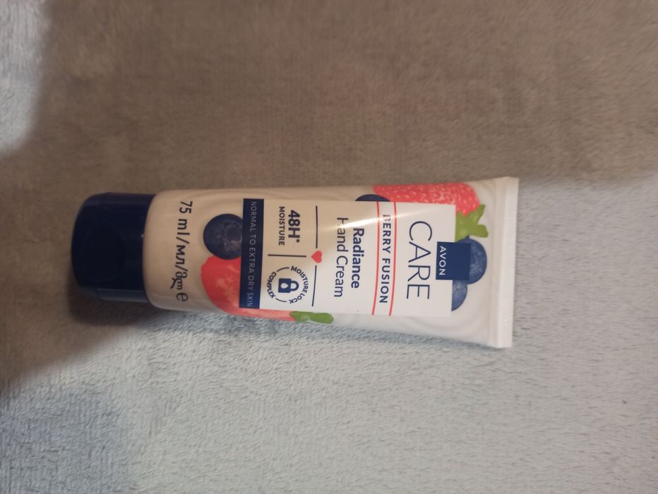 AVON CARE - Krem Do Rąk Avon Z Borówką i truskawką 75ml