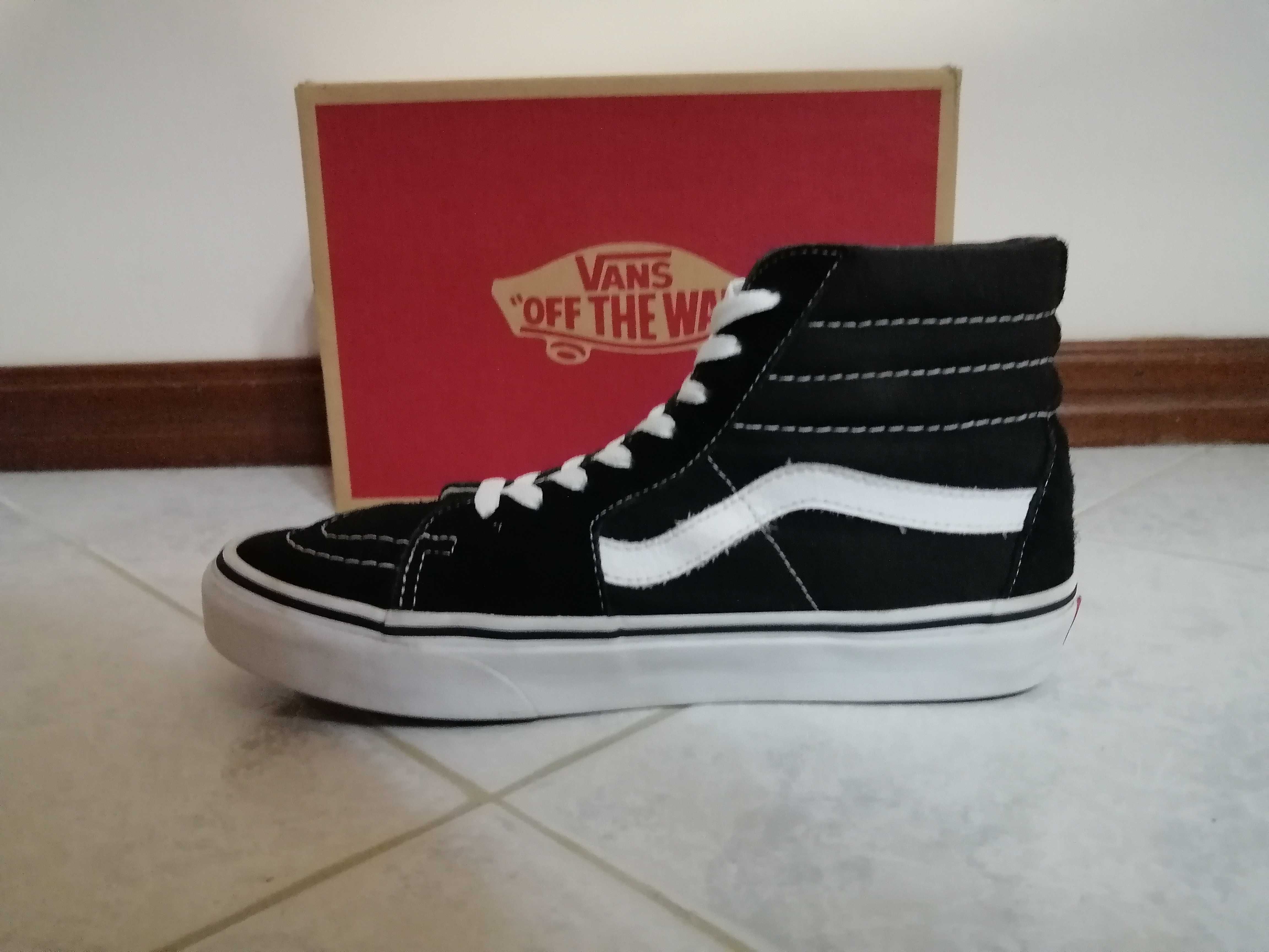 Ténis Vans SK8-HI Pretas e Brancas