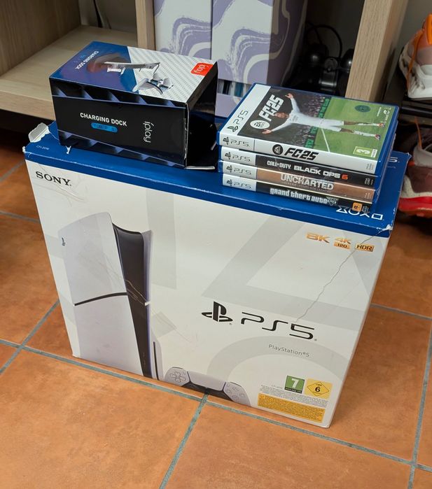 PS5 Slim 2 comandos + 4 jogos + acessórios