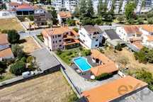 Moradia T6 de Luxo com Piscina no Centro de Pombal