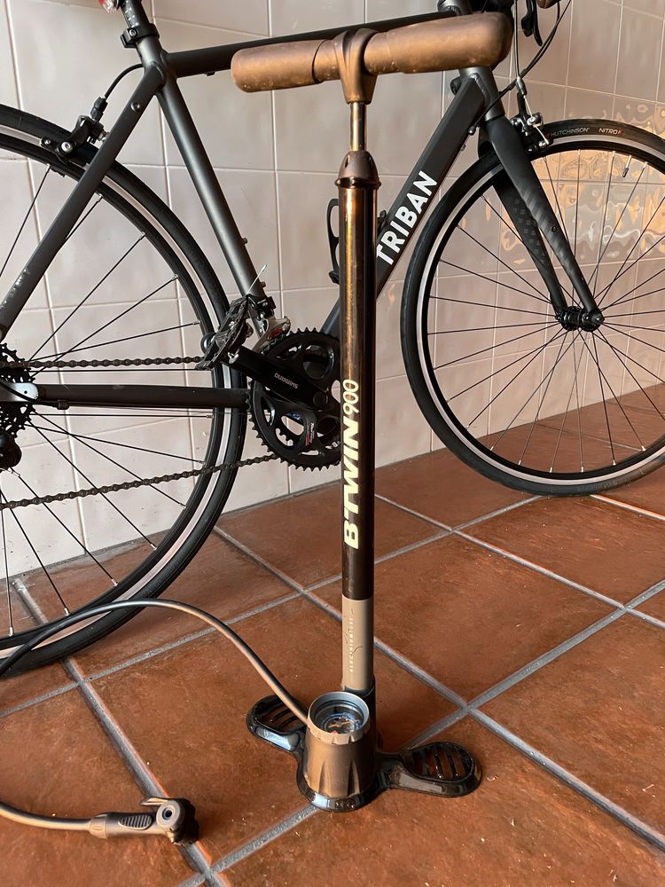 Bicicleta de estrada RC Triban 120 + Bomba Btwin 900