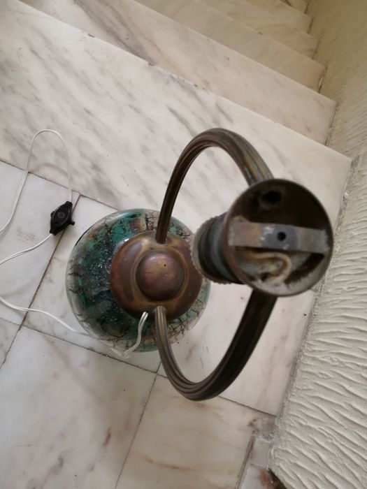 Candeeiro Muito antigo sem abajour.