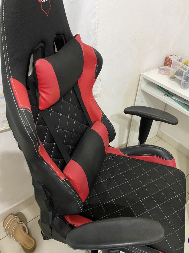 Cadeira gaming vermelha