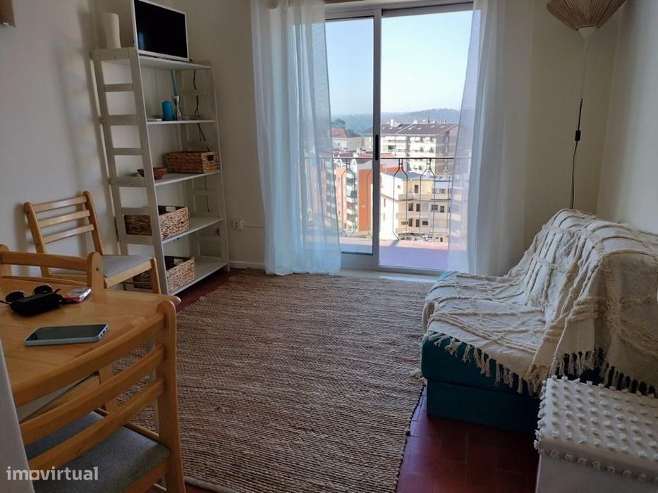 Apartamento T1 com varanda e vista cidade