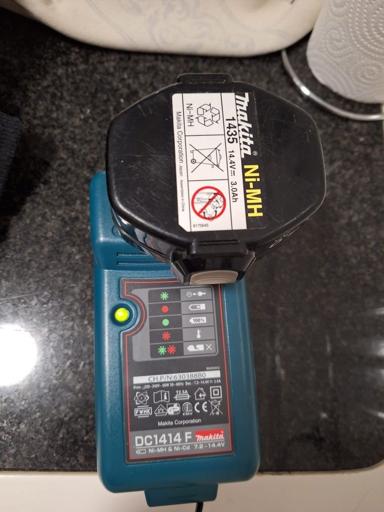 Carregador e bateria Makita de 14 volts