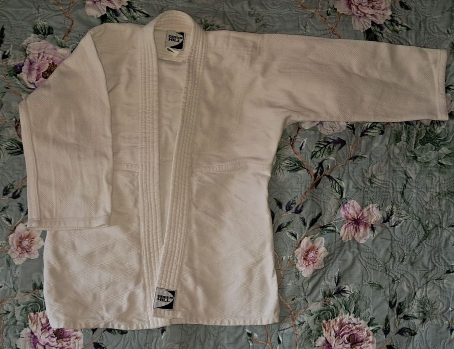 Перчатки і кімоно для єдиноборств