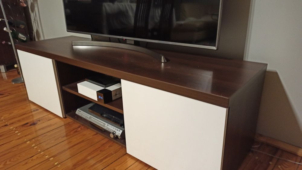 Stolik pod telewizor