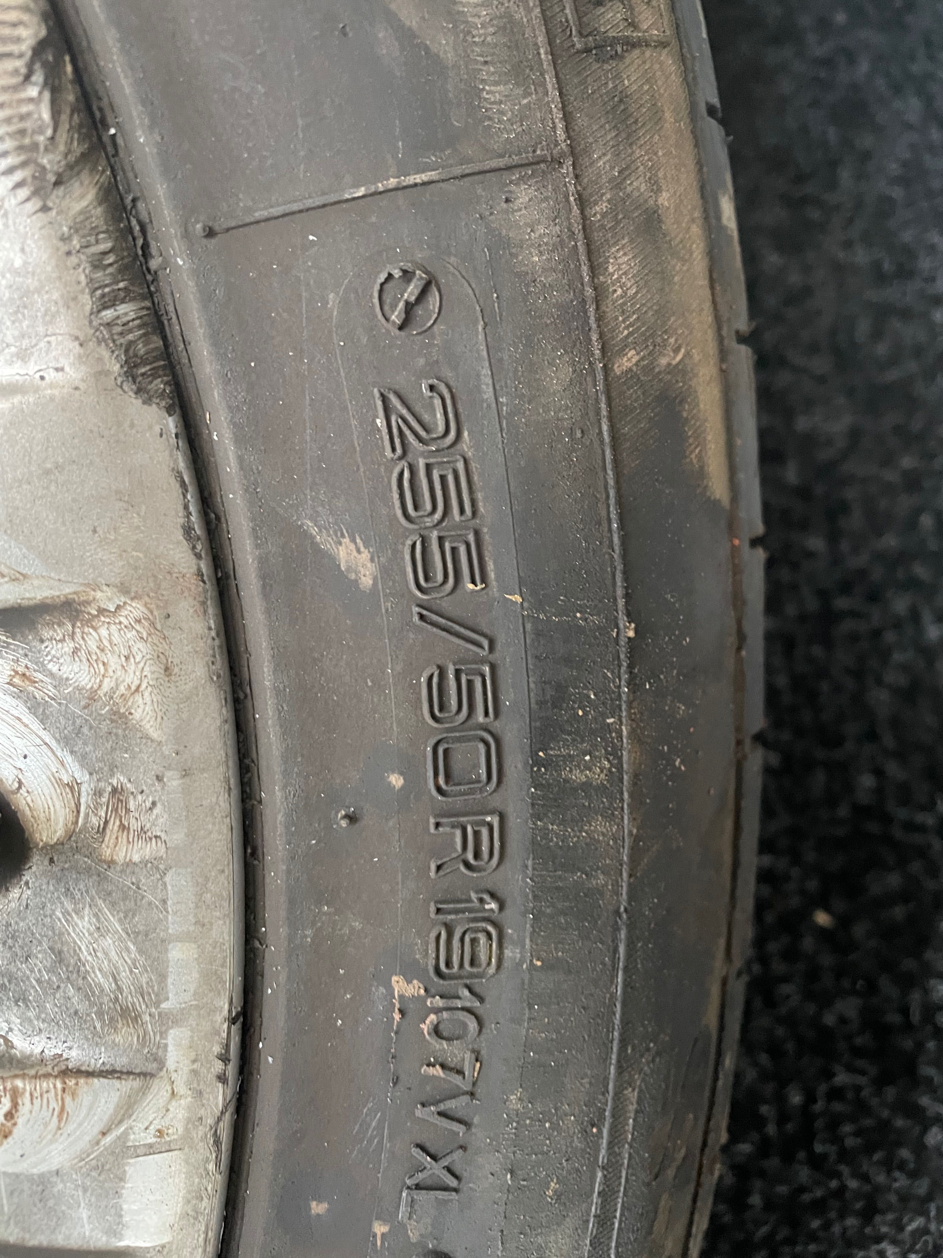 Pneus 255/50/R19