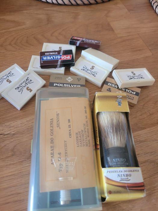 Maszynka, żyletki i pędzel do golenia PRL.