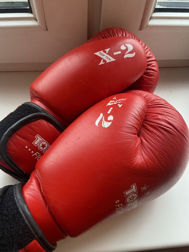 Круті шкіряні рукавиці для боксу