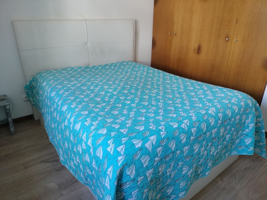 Último Preço: Cama de casal c colchão + cabeceira + arrumação por 150€
