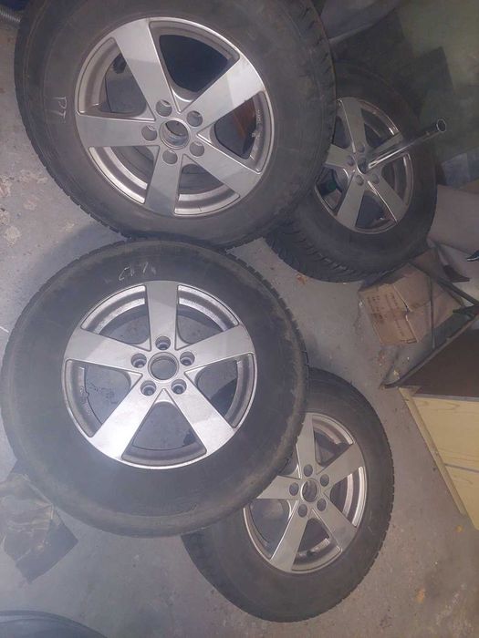 Komplet opon zimowych z felgami Kia 215/70/R16