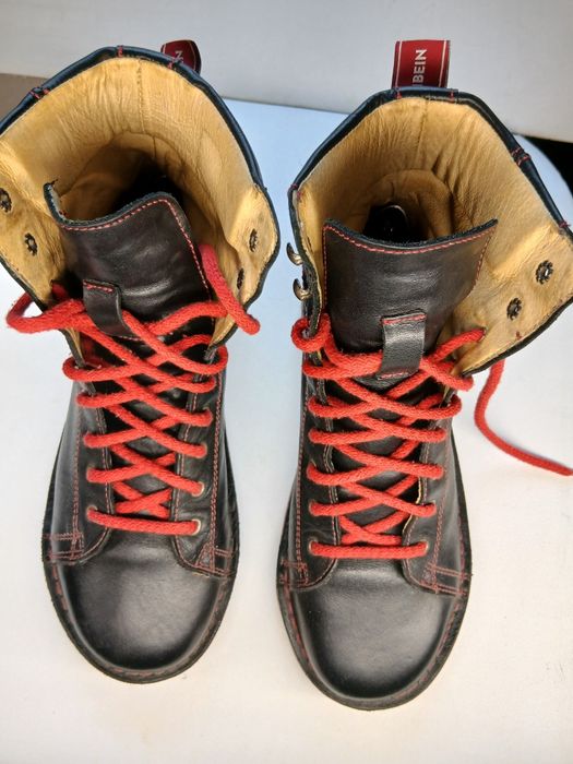 Майже нові ботики 42 розмір.