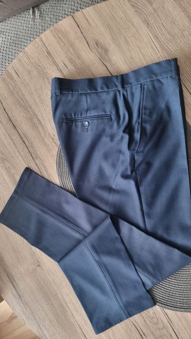 Garnitur męski, koszula gratis.