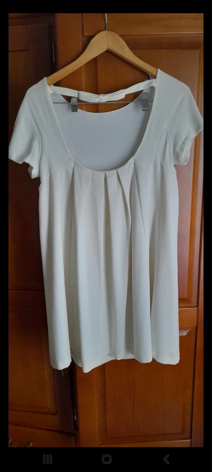 Vestido Branco pelo joelho