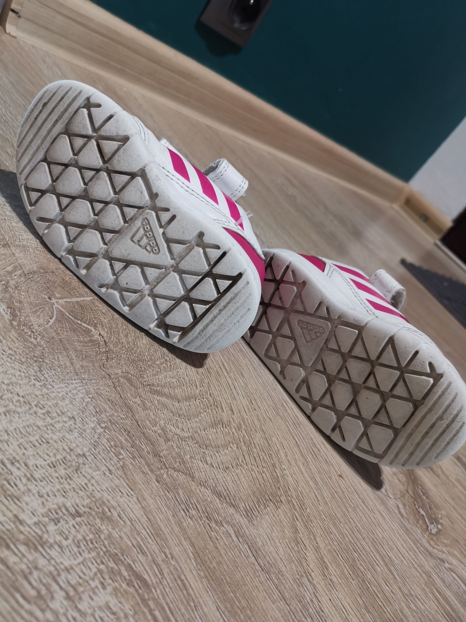 Adidasy niemowlęce na rzepy marki ADIDAS R. 20