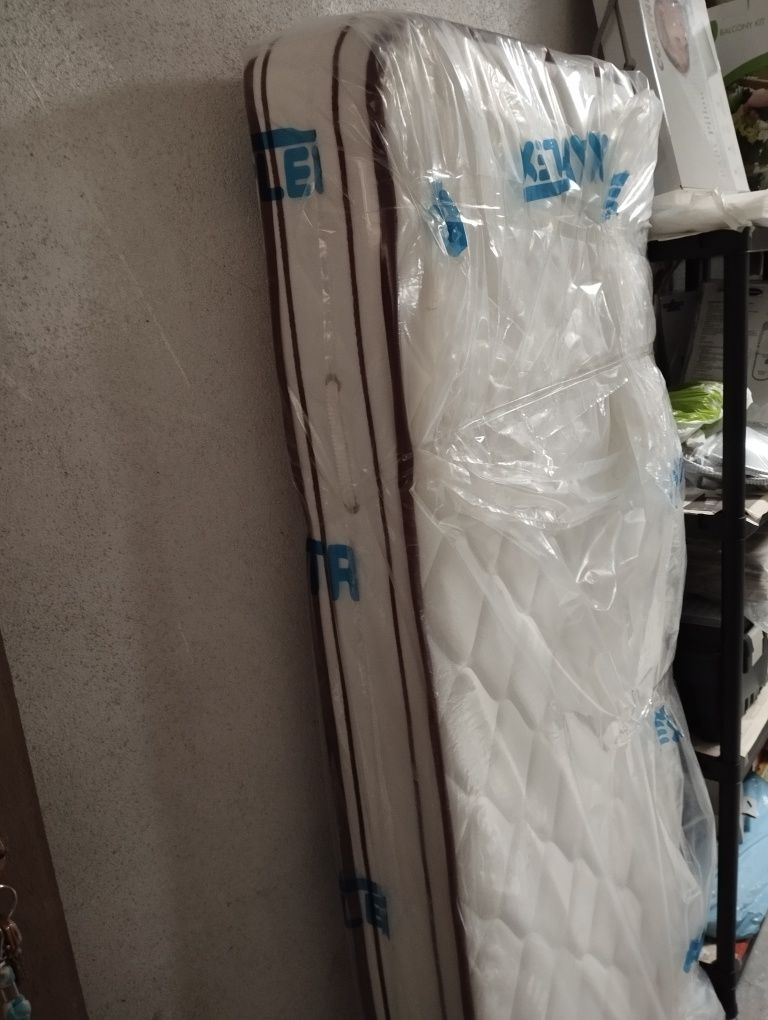 Cama de criança com colchão