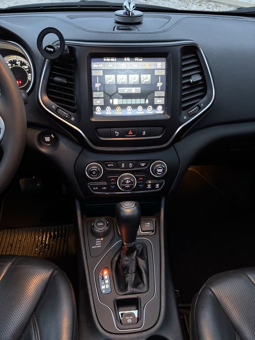 Jeep Cherokee 2021 3.2 бензин