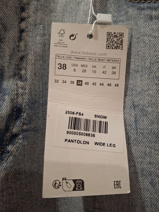 Джинсы  новые женские  широкие 38 размера