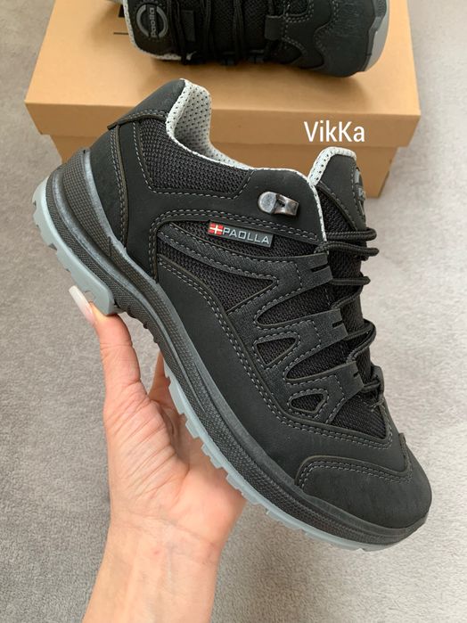 Чоловічі чорні кросівки