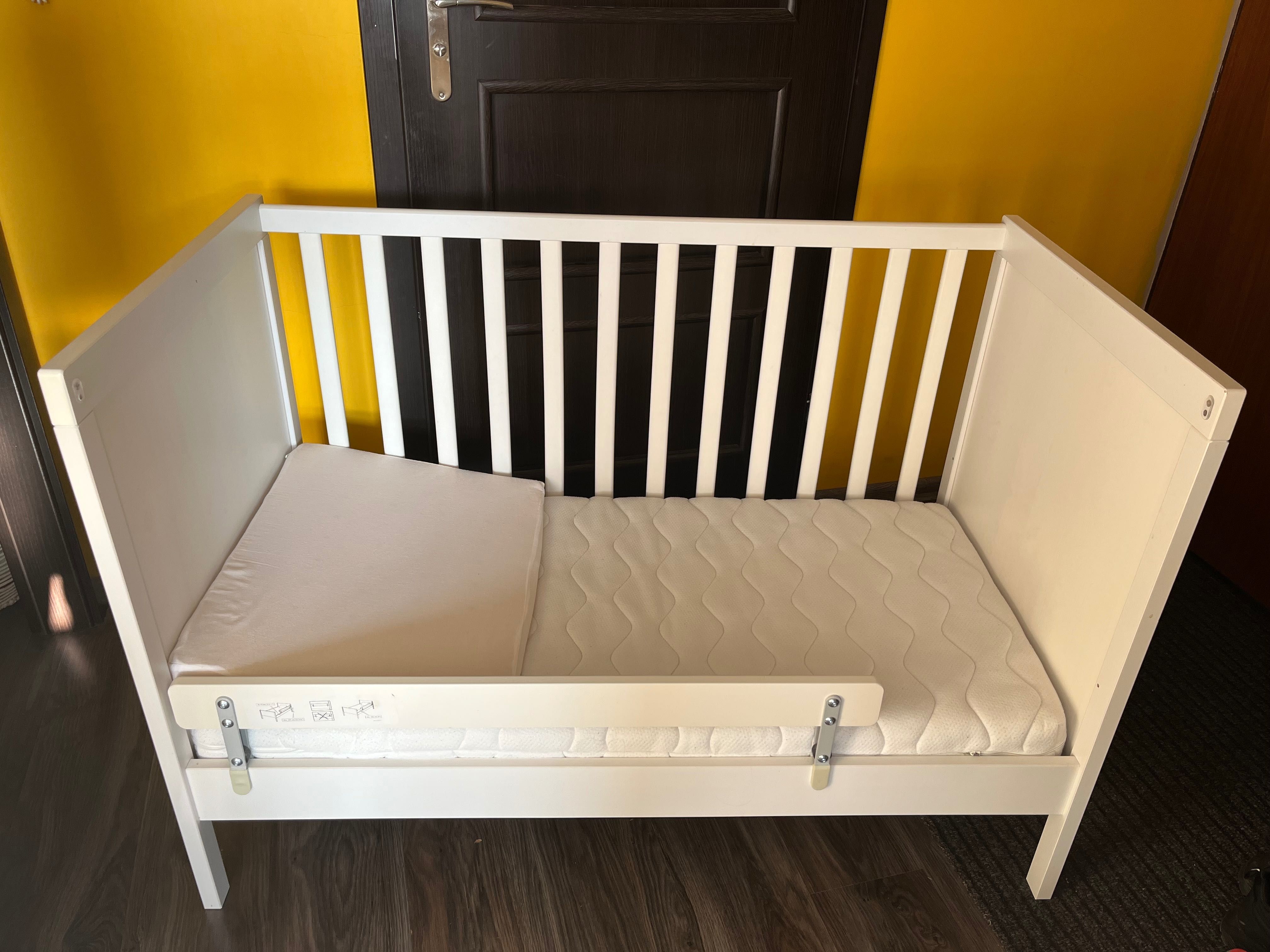 łóżeczko dziecięce Ikea Sundvik +materac+ klin+ barierka