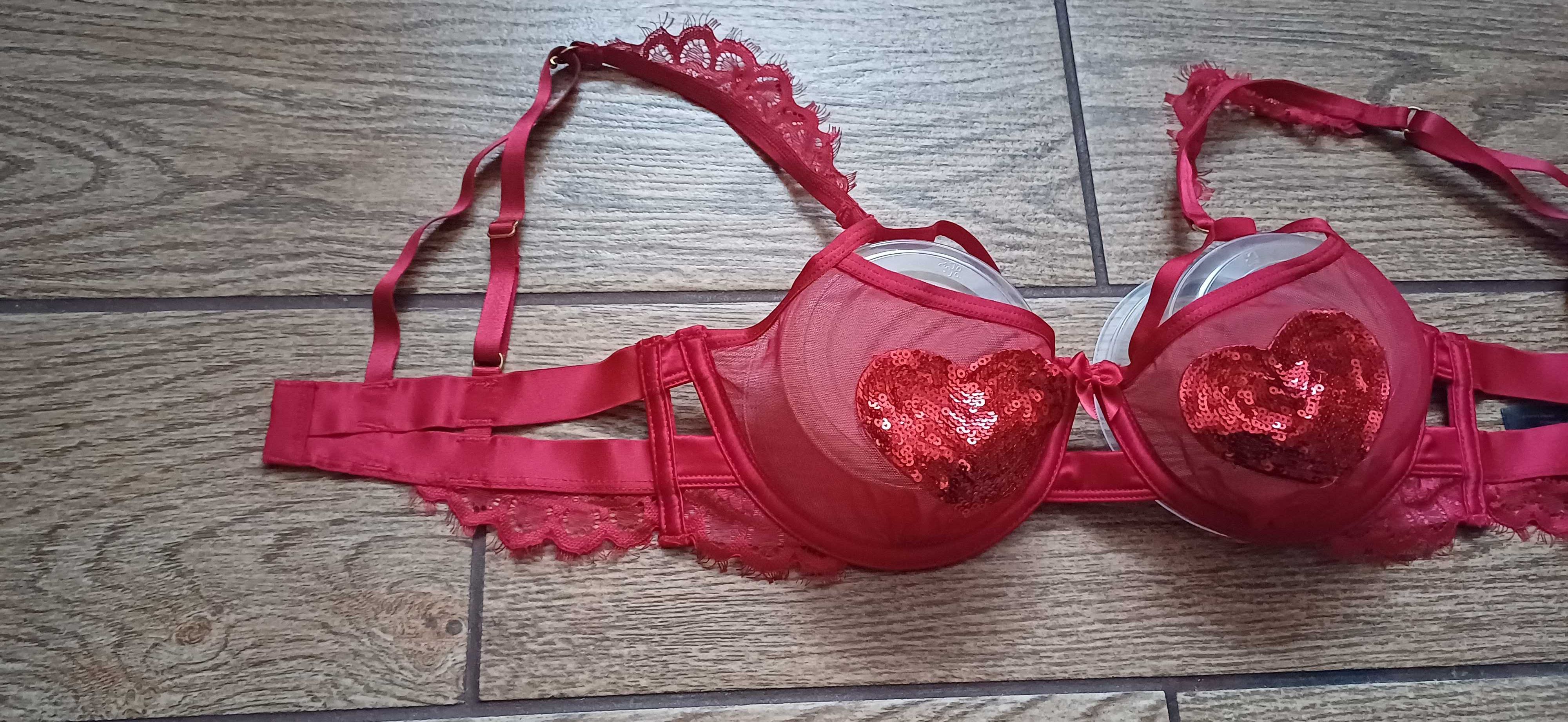 Czerwony biustonosz Private Collection by Hunkemöller w r. 70 C