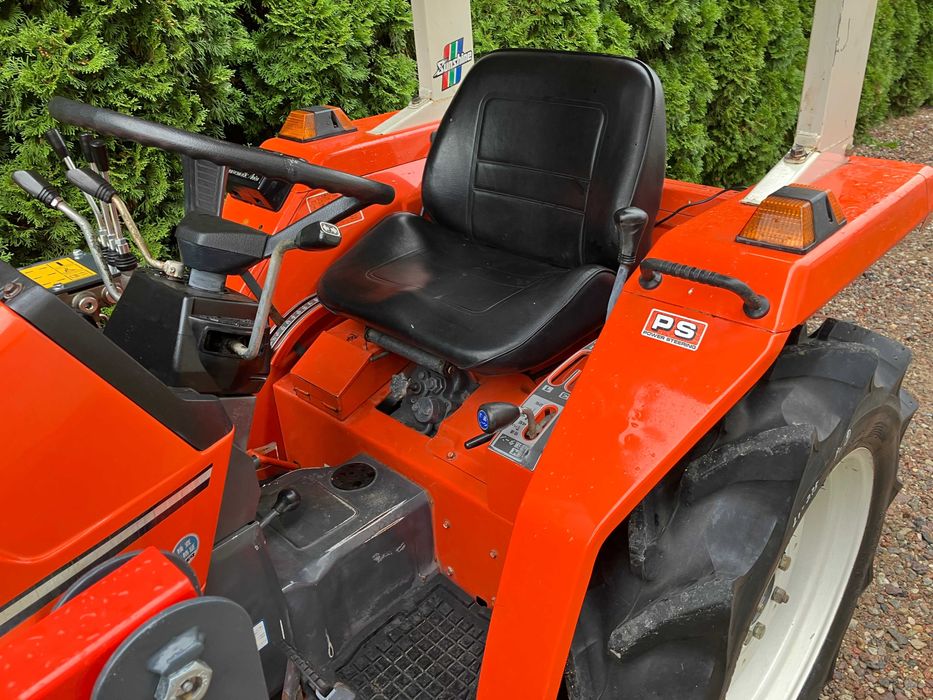 Mini Traktor Kubota L1 215 Rewers Wspomaganie Ładowacz Tur Ogrodniczy