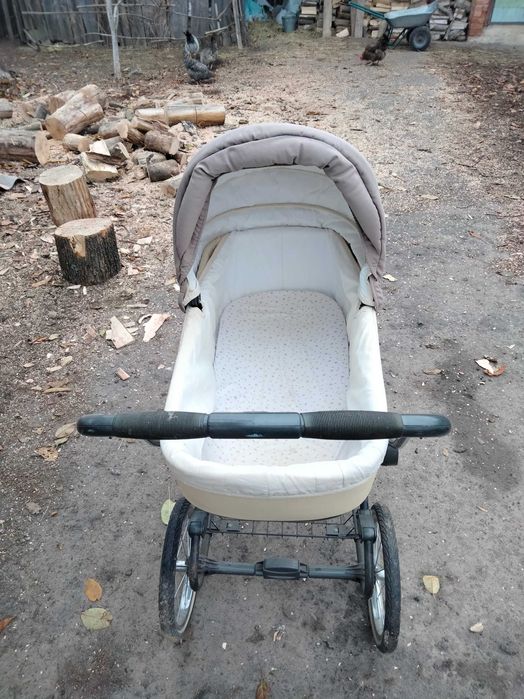 Дитяча коляска в гарному стані