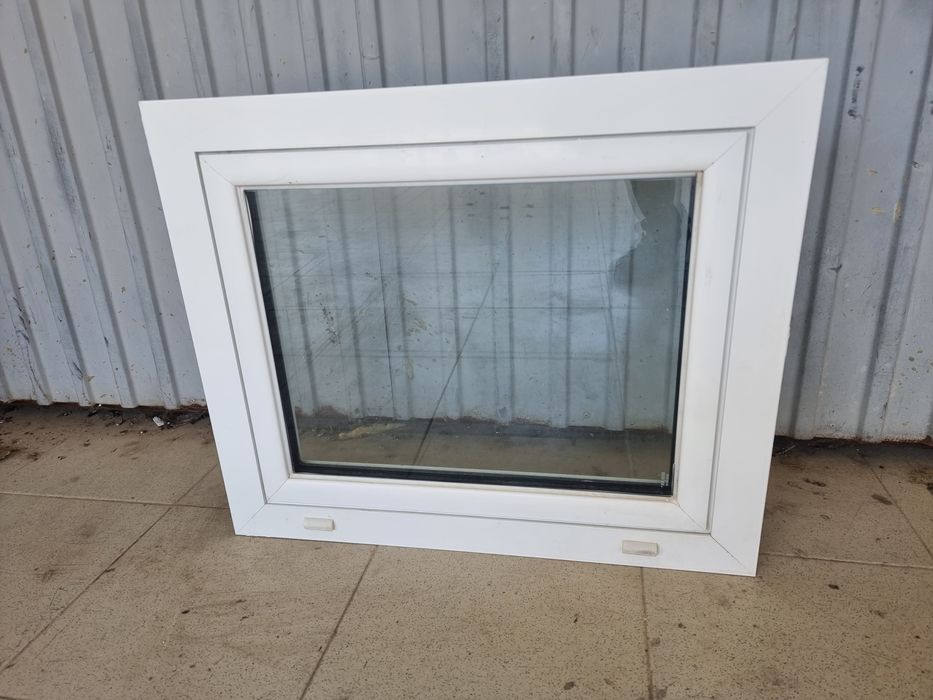 Janelas oscilobatentes em alumínio branco e vidro duplo VER DESCRIÇÃO