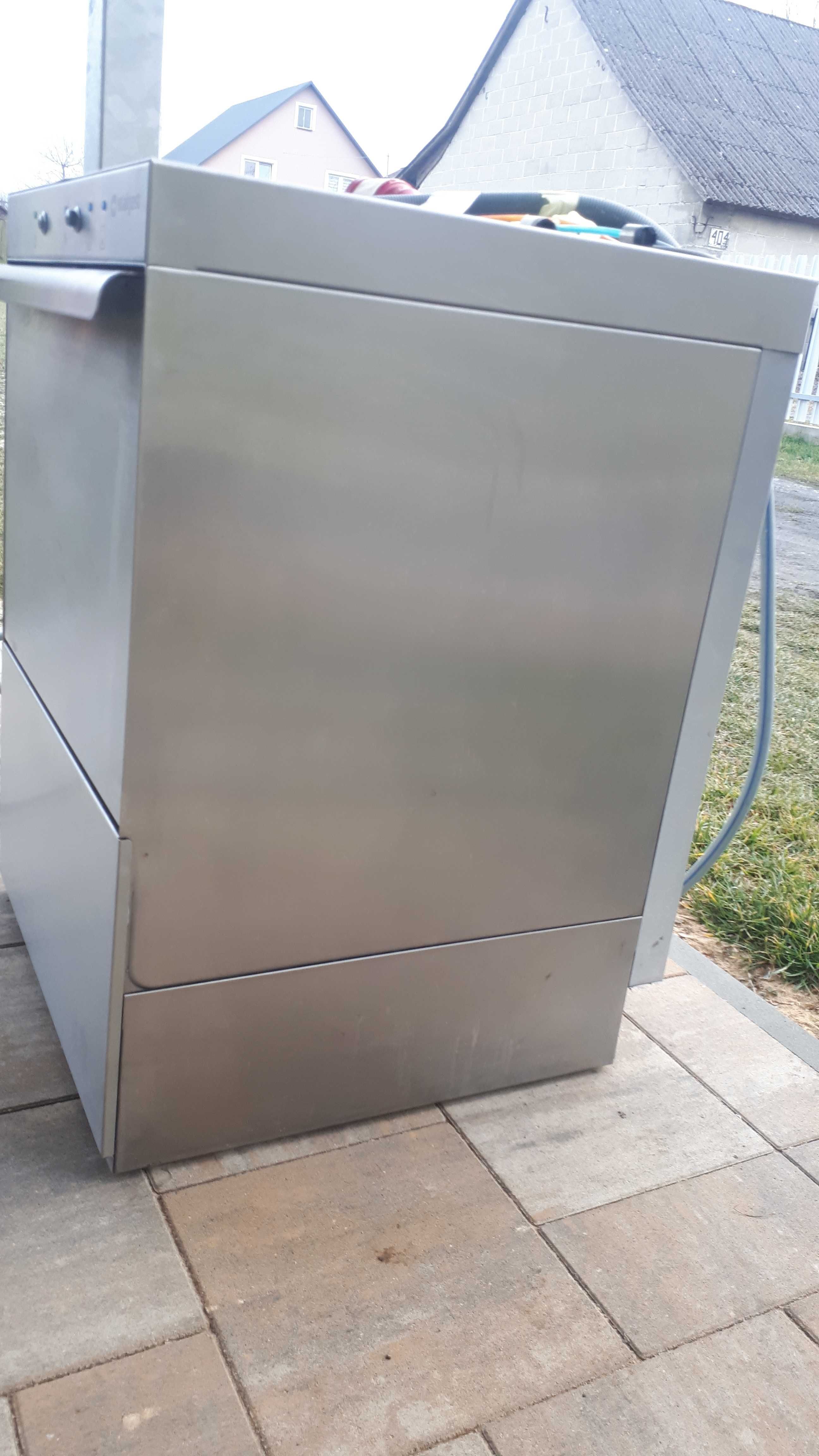 Zmywarka z dozownikiem płynu