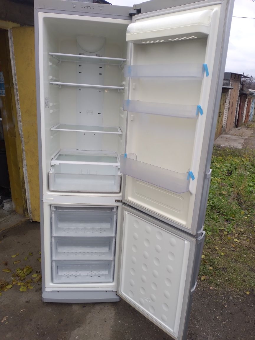 Продам корейський холодильник Samsung  Full No frost