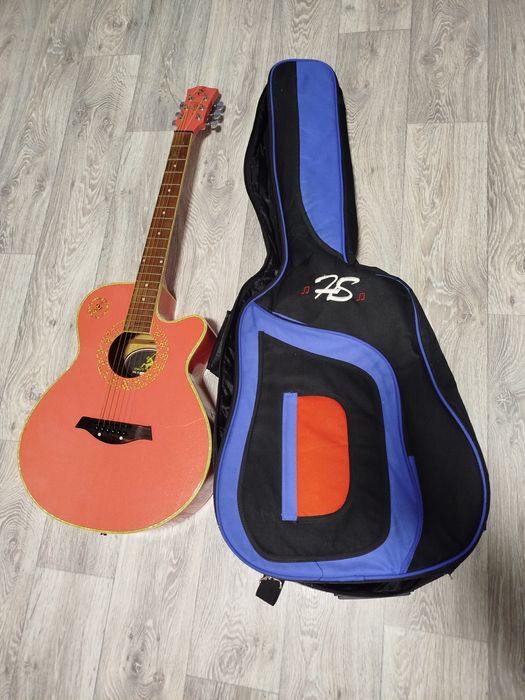 Гітара і чохол в поганому стані