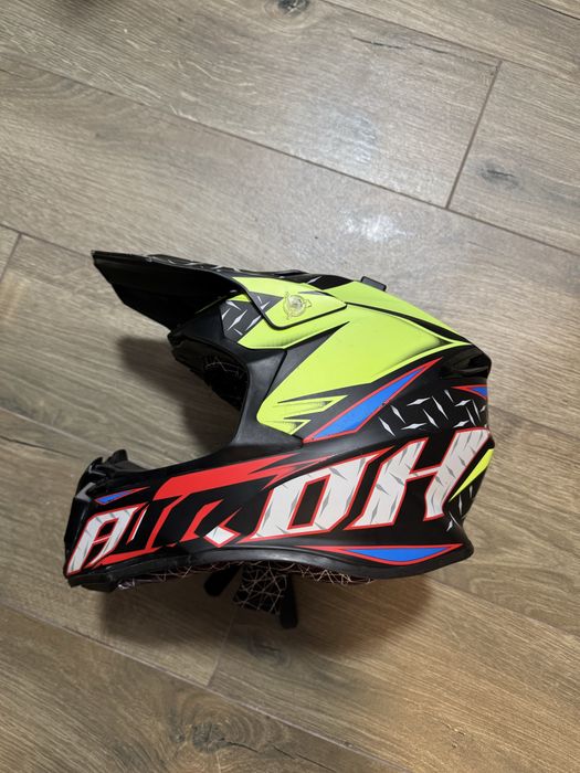 Шолом Airoh в нормальному стані