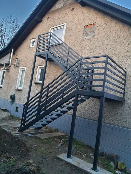 Schody zewnętrzne metalowe