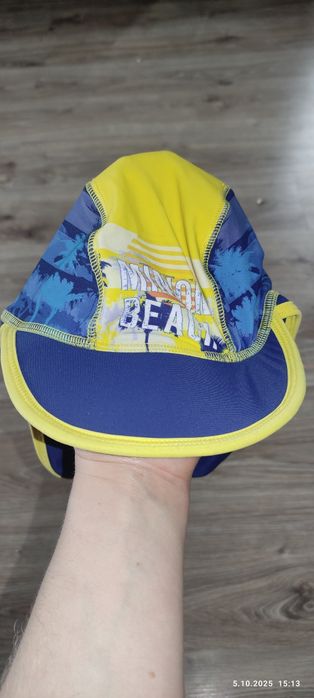 Czapka z daszkiem z ochroną na kark plażowa do wody minionki