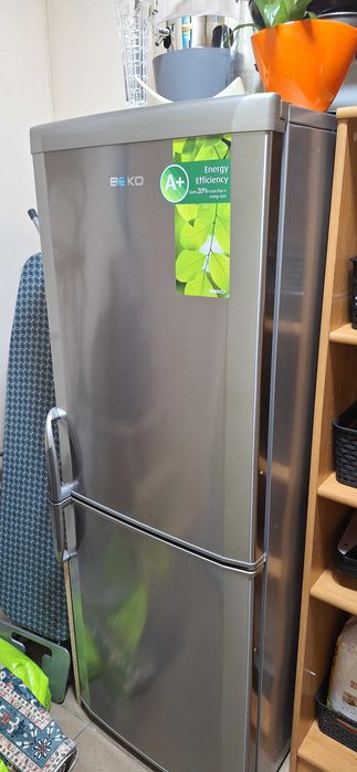 Sprzedam lodówkę w dobrym stanie.