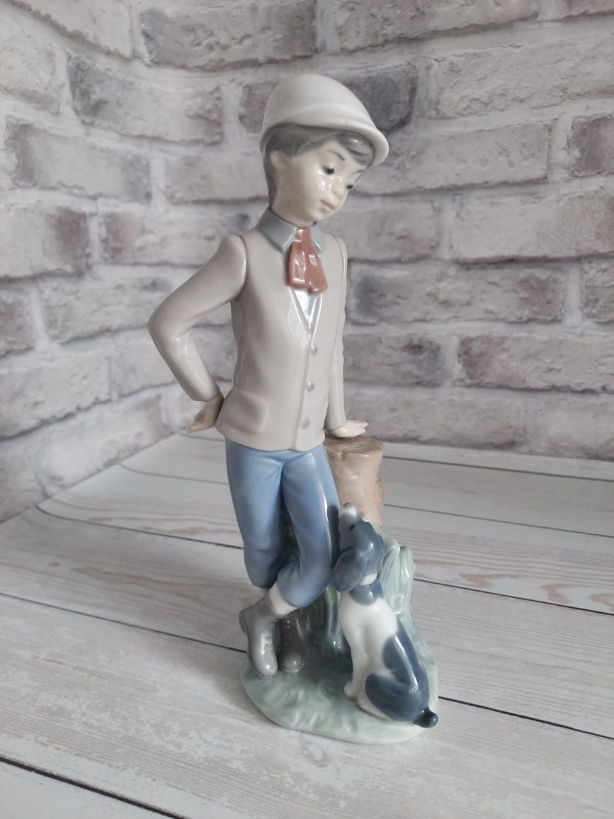 Порцелянова статуетка Nao Lladro "Хлопчик з собакою"