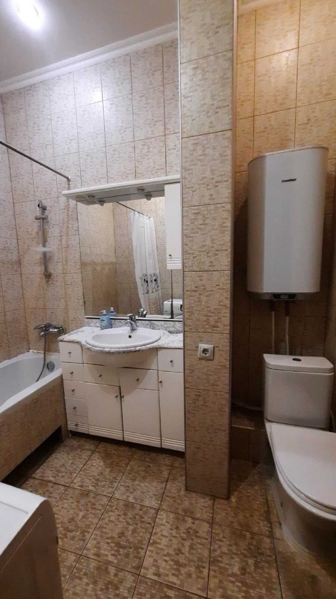 Центр. 2 кім. квартира (63.8 кв.м), вул. Саксаганського 36 А