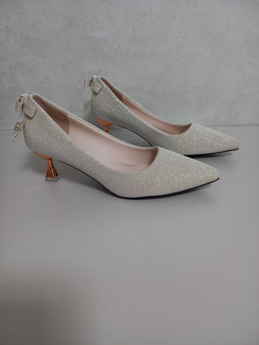 Жіночі лодочки пудрового кольору