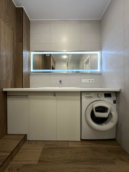 Глушкова 9в, генератор, Іподром, 7 пов, 2 спальні і велика вітальня