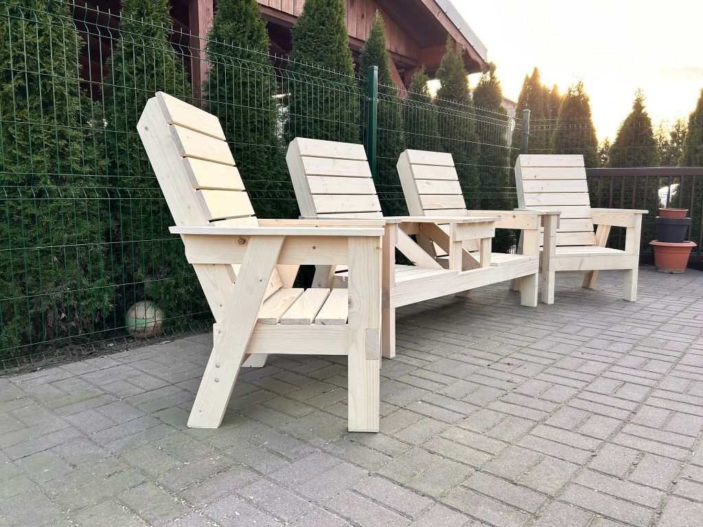 Zestaw drewnianych mebli ogrodowych