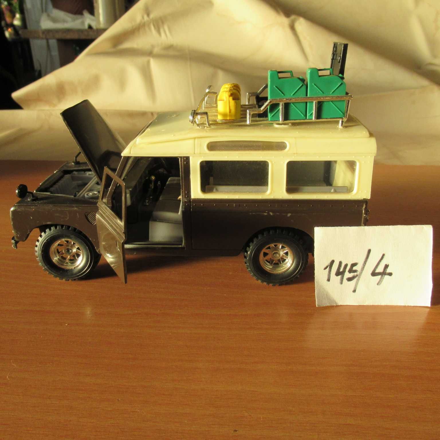 (145/4)-Land rover antigo da Burago esc,1:24 em bom estado