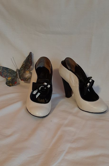 Туфлі шкіряні білі